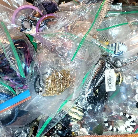 Assorted Jewelry Collection - Picture 4 of 4